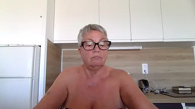 GrannyChrissy68 online show from 09-22-25, 01:13