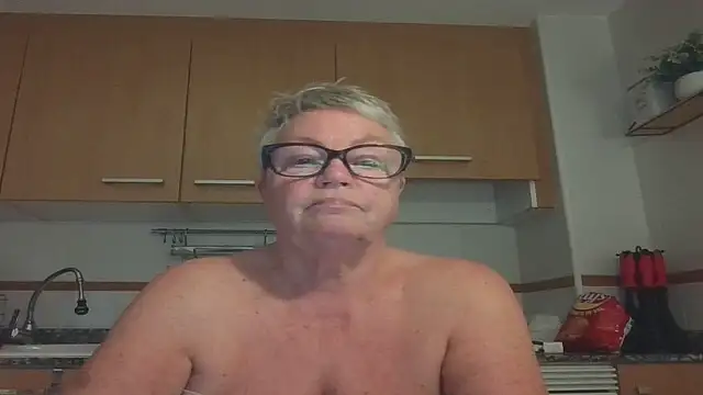 GrannyChrissy68 online show from 09-27-25, 08:36