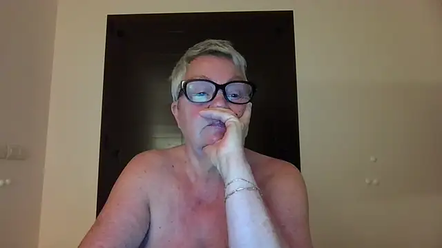 GrannyChrissy68 online show from 10-02-25, 09:22