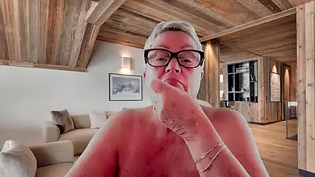 GrannyChrissy68 online show from 02-18-26, 09:44