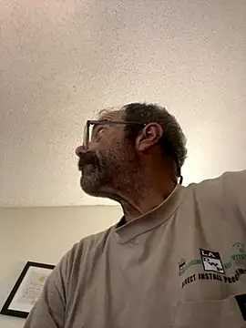 Snapshot of Trainee2Bpeed chatting on 09-13-25, 07:57 Trainee2Bpeed online show from 09-13-25, 07:57