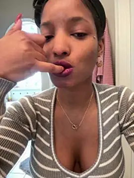 NicoleCocksXXX online show from 03-31-26, 02:50