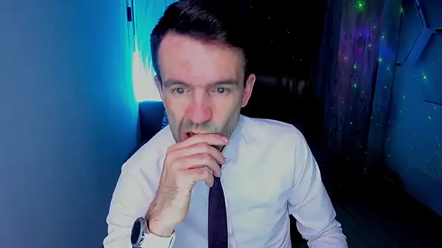 Snapshot of SteveTiger chatting on 10-26-25, 03:23 SteveTiger online show from 10-26-25, 03:23