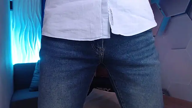 Snapshot of SteveTiger chatting on 10-27-25, 03:38 SteveTiger online show from 10-27-25, 03:38