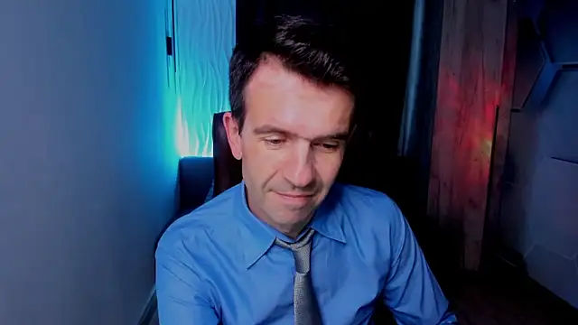 Snapshot of SteveTiger chatting on 10-28-25, 01:47 SteveTiger online show from 10-28-25, 01:47