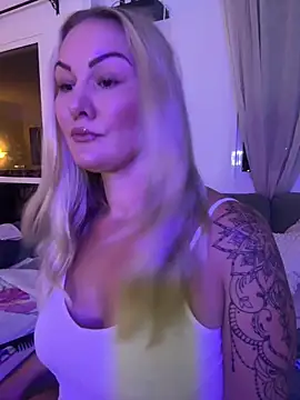 Snapshot of NastyMilf_ chatting on 10-13-25, 06:19 NastyMilf online show from 10-13-25, 06:19