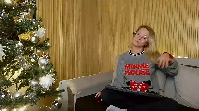 Snapshot of little-leni chatting on 12-06-24, 09:24 little-leni online show from 12-06-24, 09:24