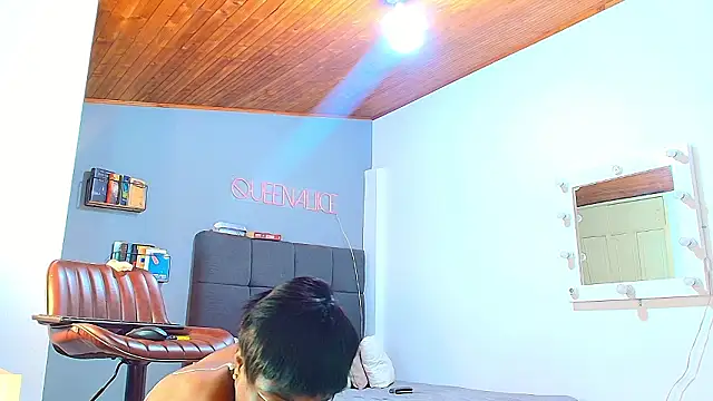 queenaliice online show from 02-18-26, 11:39