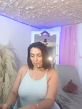 Snapshot of zullyxhot chatting on 11-25-25, 09:37 zullyxhot online show from 11-25-25, 09:37