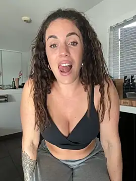 Clara-xoxo online show from 11-28-25, 01:03