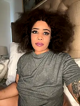 Snapshot of CAMMII_ chatting on 11-16-25, 11:05 CAMMII online show from 11-16-25, 11:05