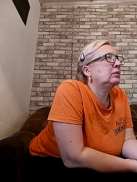 Snapshot of Cerd_Ayaz chatting on 10-24-25, 10:00 Cerd Ayaz online show from 10-24-25, 10:00