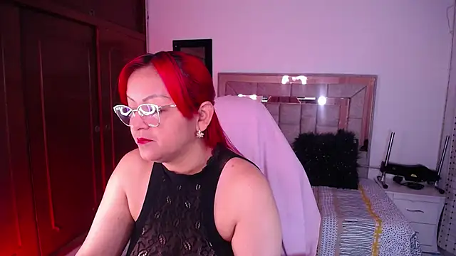 salomecastro  online show from 10-29-25, 04:15