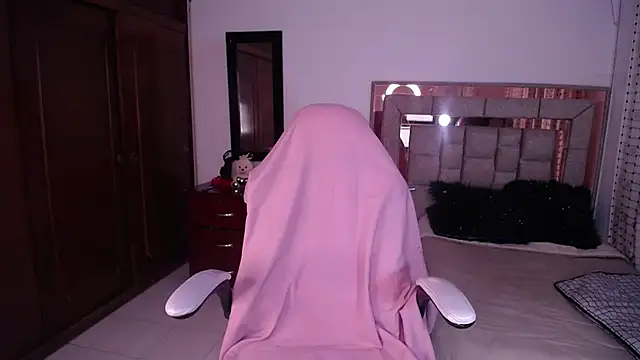 salomecastro  online show from 11-14-25, 01:15