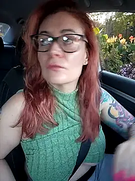 Snapshot of HollyTattoo chatting on 10-02-25, 12:12 HollyTattoo online show from 10-02-25, 12:12