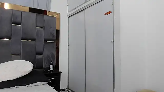 Snapshot of Bellahot387 chatting on 09-24-25, 12:30 Bellahot387 online show from 09-24-25, 12:30