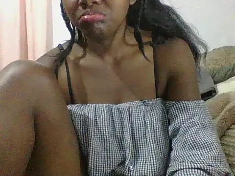 Snapshot of Hamie_sexy chatting on 09-14-25, 06:23 Hamie sexy online show from 09-14-25, 06:23