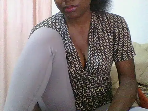 Snapshot of Hamie_sexy chatting on 09-17-25, 01:35 Hamie sexy online show from 09-17-25, 01:35