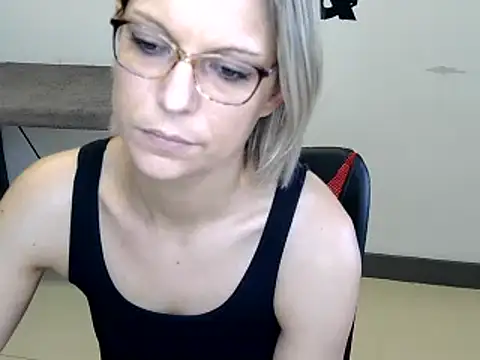 Snapshot of alixfeeling chatting on 12-06-24, 01:55 alixfeeling online show from 12-06-24, 01:55