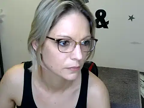 Snapshot of alixfeeling chatting on 12-06-24, 05:00 alixfeeling online show from 12-06-24, 05:00