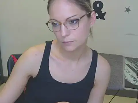 Snapshot of alixfeeling chatting on 12-30-24, 03:57 alixfeeling online show from 12-30-24, 03:57