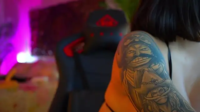 Snapshot of ambarEvans chatting on 12-31-24, 12:00 ambarEvans online show from 12-31-24, 12:00