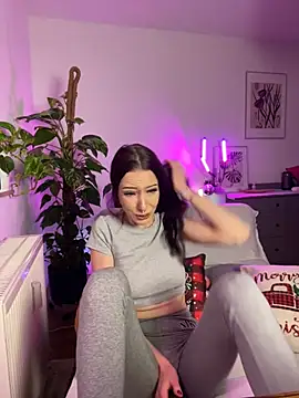 Trixie-Tainted online show from 12-12-24, 07:04