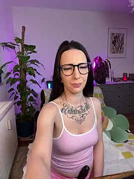 Trixie-Tainted online show from 03-13-25, 02:55