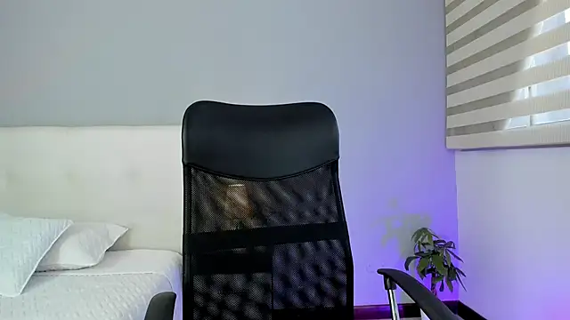 Snapshot of NataliaBuiles chatting on 02-20-25, 09:53 NataliaBuiles online show from 02-20-25, 09:53