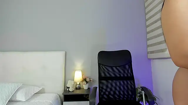 Snapshot of NataliaBuiles chatting on 02-24-25, 08:47 NataliaBuiles online show from 02-24-25, 08:47