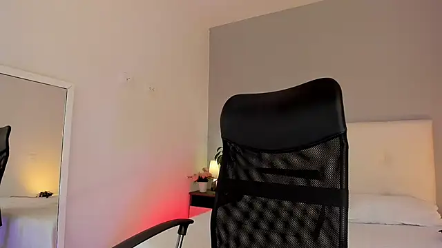 Snapshot of NataliaBuiles chatting on 10-14-25, 05:14 NataliaBuiles online show from 10-14-25, 05:14