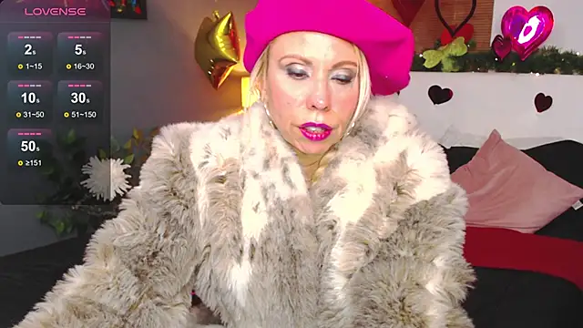 Luci evans online show from 02-25-25, 02:03