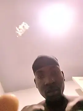 Jheronn28 online show from 03-04-26, 04:07