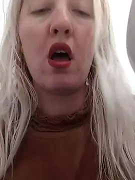 Snapshot of Mllesha74000 chatting on 12-15-24, 03:20 Mllesha74000 online show from 12-15-24, 03:20