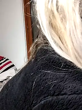 Snapshot of Mllesha74000 chatting on 10-12-25, 06:18 Mllesha74000 online show from 10-12-25, 06:18