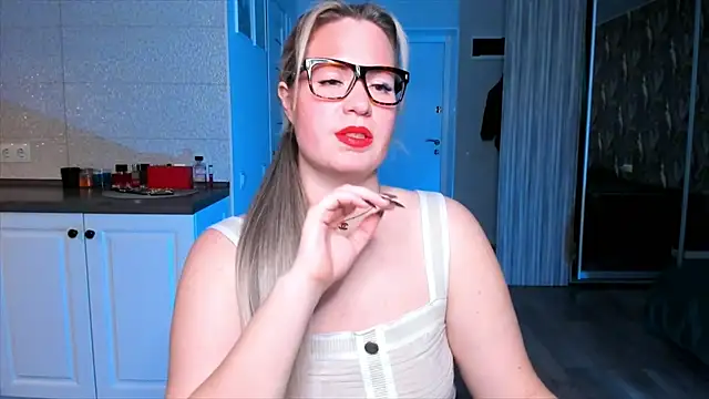 HotTiffani online show from 10-18-25, 08:26