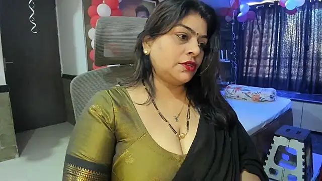 Snapshot of tarivishu23 chatting on 02-15-25, 03:52 tarivishu23 online show from 02-15-25, 03:52