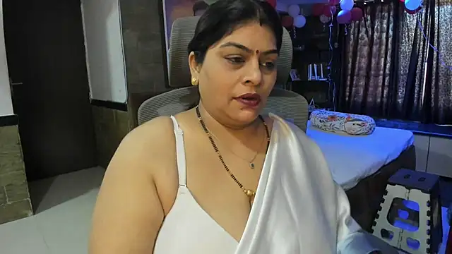 Snapshot of tarivishu23 chatting on 02-17-25, 12:43 tarivishu23 online show from 02-17-25, 12:43