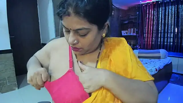 Snapshot of tarivishu23 chatting on 10-18-25, 01:52 tarivishu23 online show from 10-18-25, 01:52