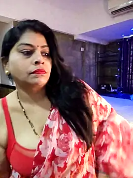 Snapshot of tarivishu23 chatting on 10-26-25, 01:44 tarivishu23 online show from 10-26-25, 01:44