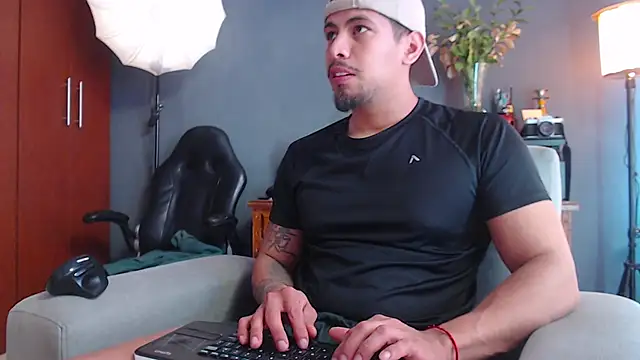 geirge teacherxx online show from 10-25-25, 04:13