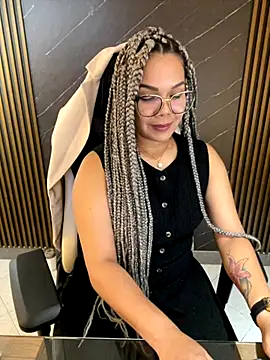 Snapshot of KellyBrooklyn_ chatting on 10-21-25, 01:23 KellyBrooklyn online show from 10-21-25, 01:23