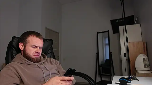 Tommy Burnz online show from 12-17-25, 01:06