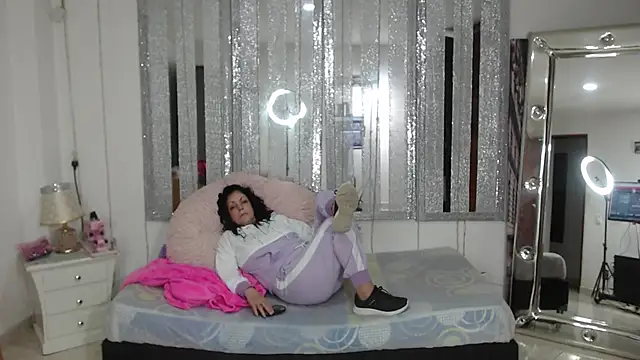 mijal queen online show from 12-17-24, 02:23