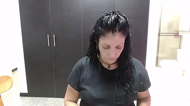 mijal queen online show from 10-22-25, 03:07