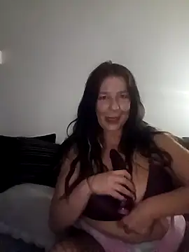 Snapshot of Leanne43 chatting on 12-13-25, 08:04 Leanne43 online show from 12-13-25, 08:04