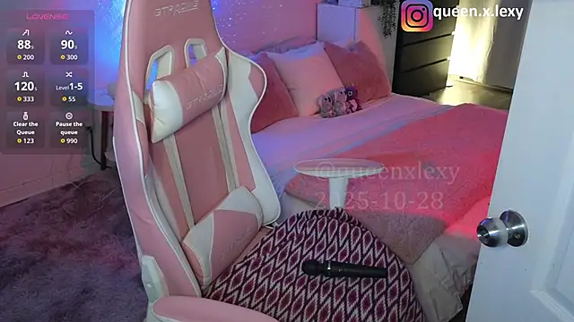 Snapshot of queenxlexy chatting on 10-28-25, 08:22 queenxlexy online show from 10-28-25, 08:22