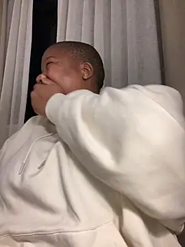 Snapshot of Muskthickgirl chatting on 11-18-25, 12:05 Muskthickgirl online show from 11-18-25, 12:05