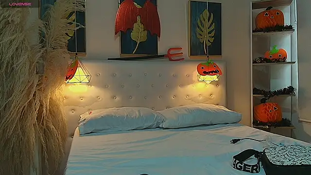 Snapshot of valerie_lya chatting on 10-16-25, 08:43 valerie lya online show from 10-16-25, 08:43