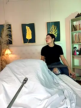 Snapshot of valerie_lya chatting on 11-10-25, 08:30 valerie lya online show from 11-10-25, 08:30